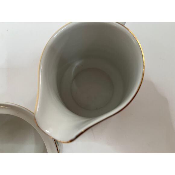 RARE Gibson HollyBerry creamer and sugar No chips or flaws Christmas - Picture 5 of 6